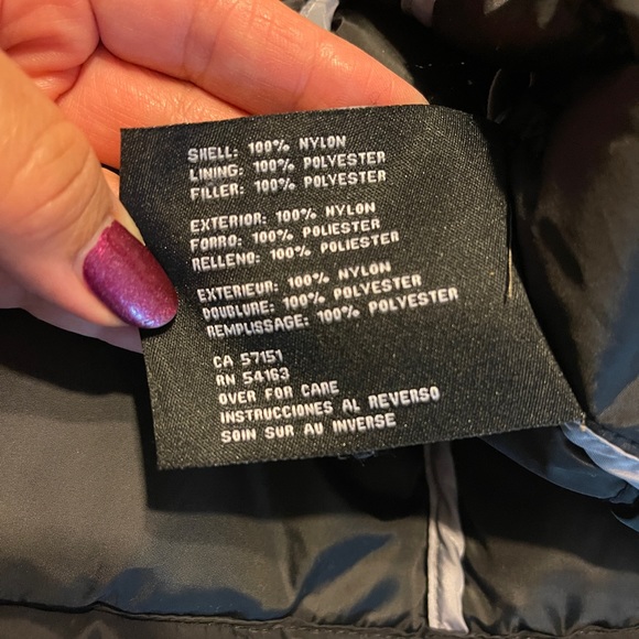 Guess Puffer Jacket, Size L, 25”H x 20” pit to pit and 24” sleeve - Picture 10 of 10